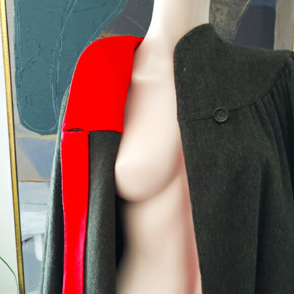 Vintage | Tailored Wool-blend Cape with High Collar - Picture 9 of 16